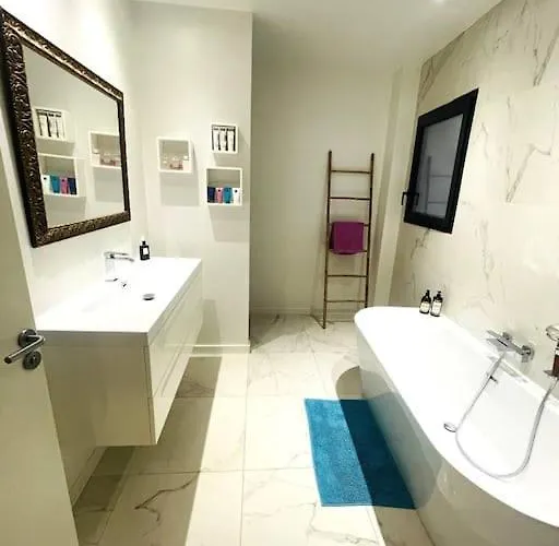 Hotel Palais De Verre 4*